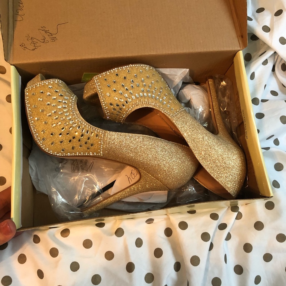 Heels - Picture 2 of 3